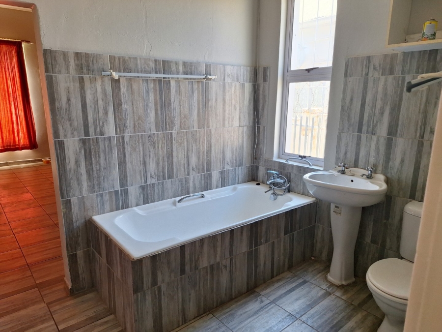 4 Bedroom Property for Sale in Swartkops Eastern Cape